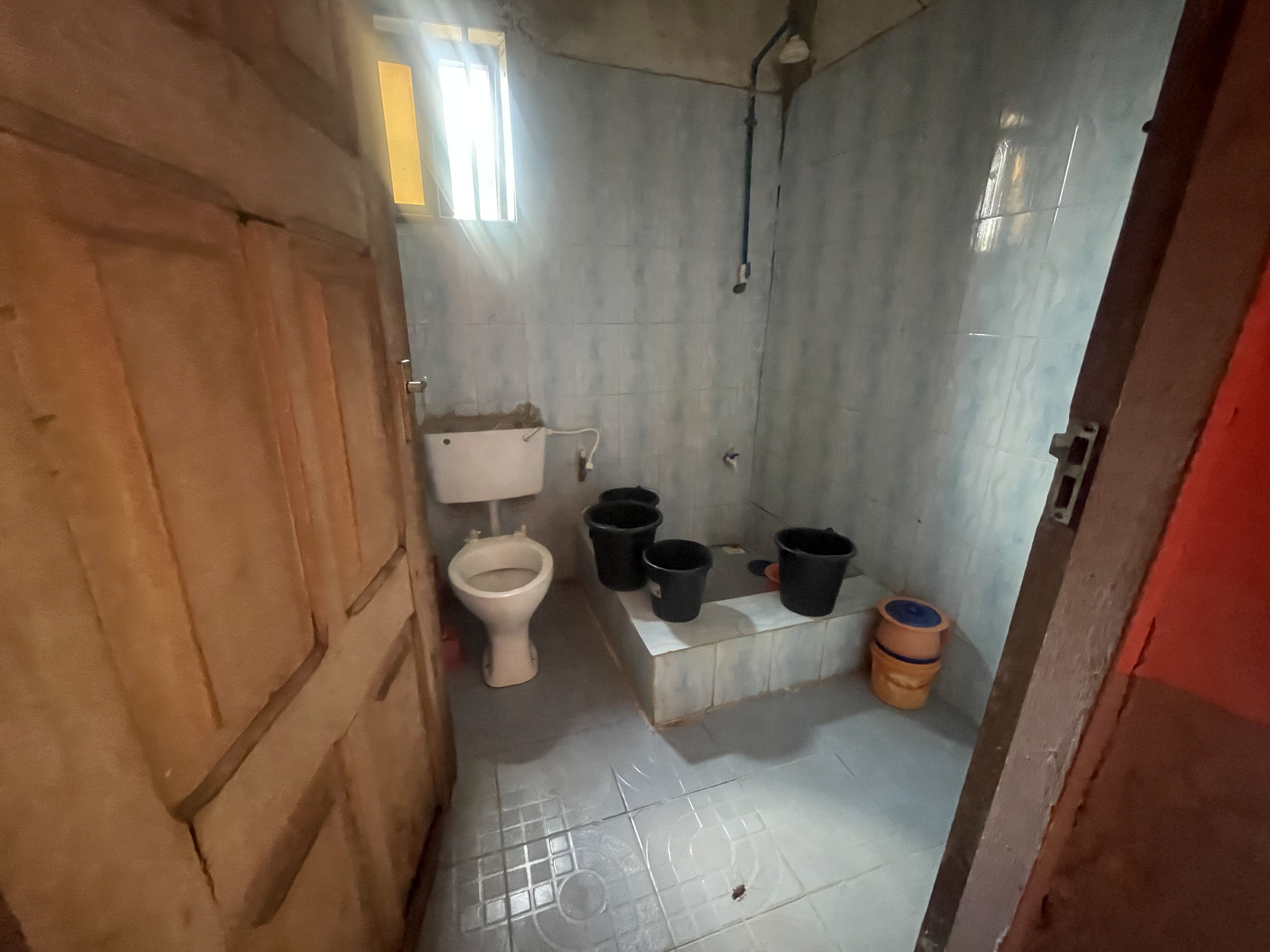 Single Room (Face Me I Face You) in Isale Oko