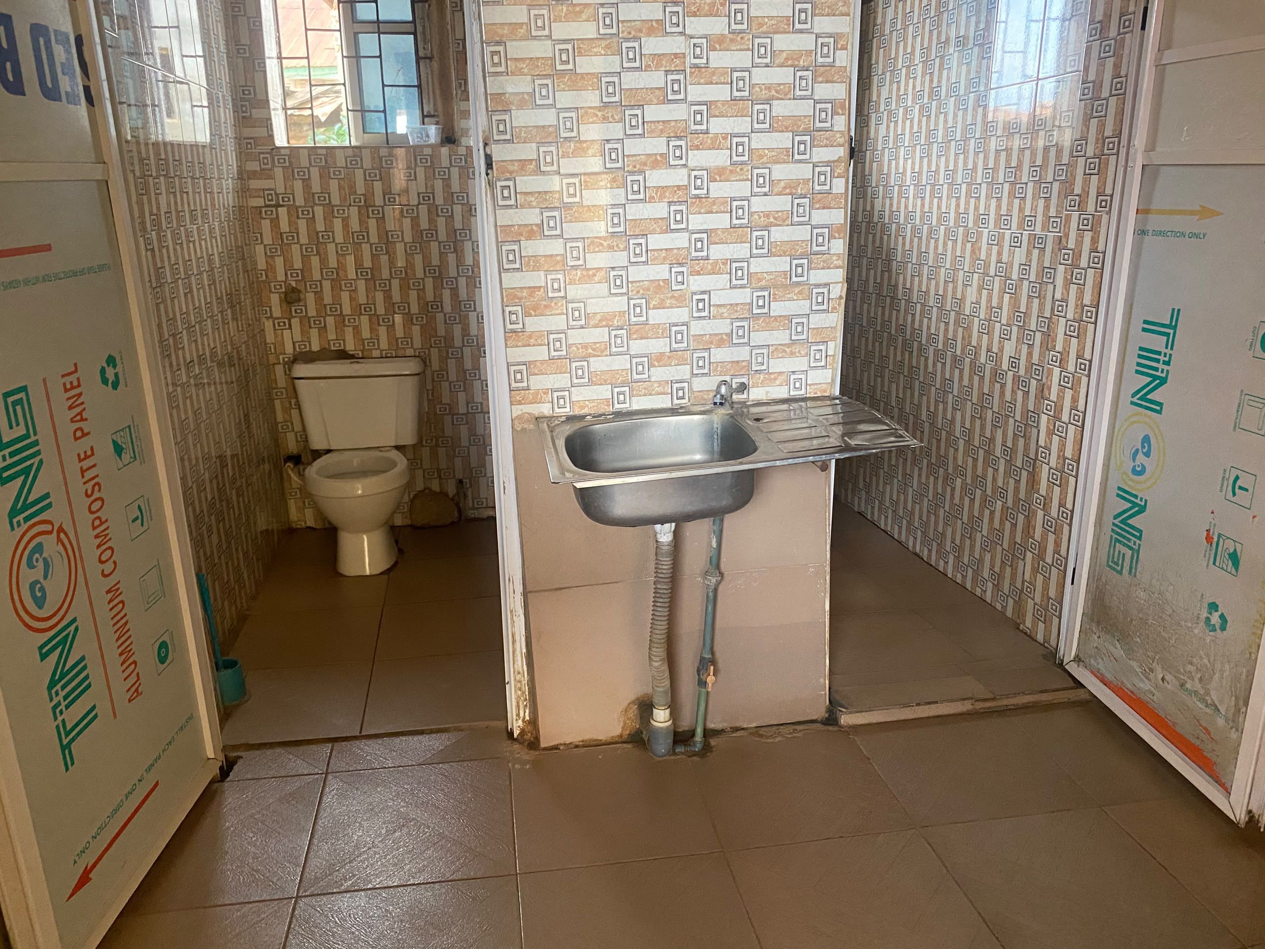 Single Room (Face Me I Face You) in Isale Oko