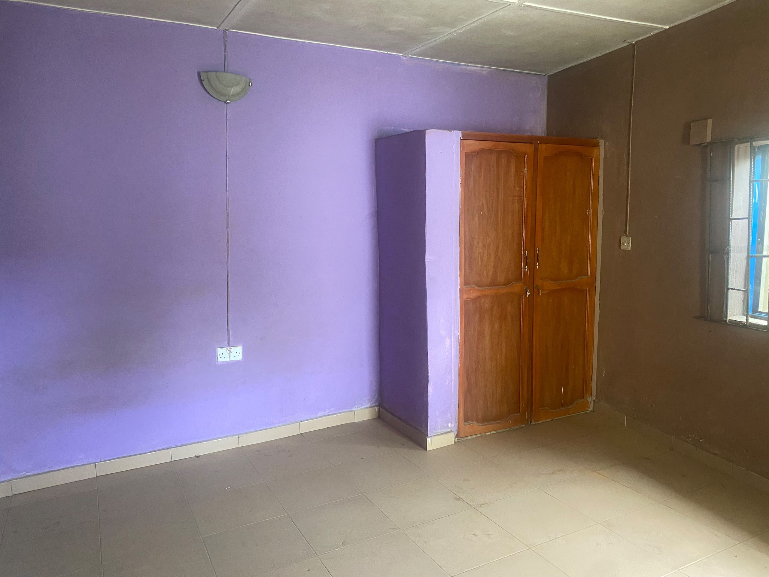 Self Contained in Araromi