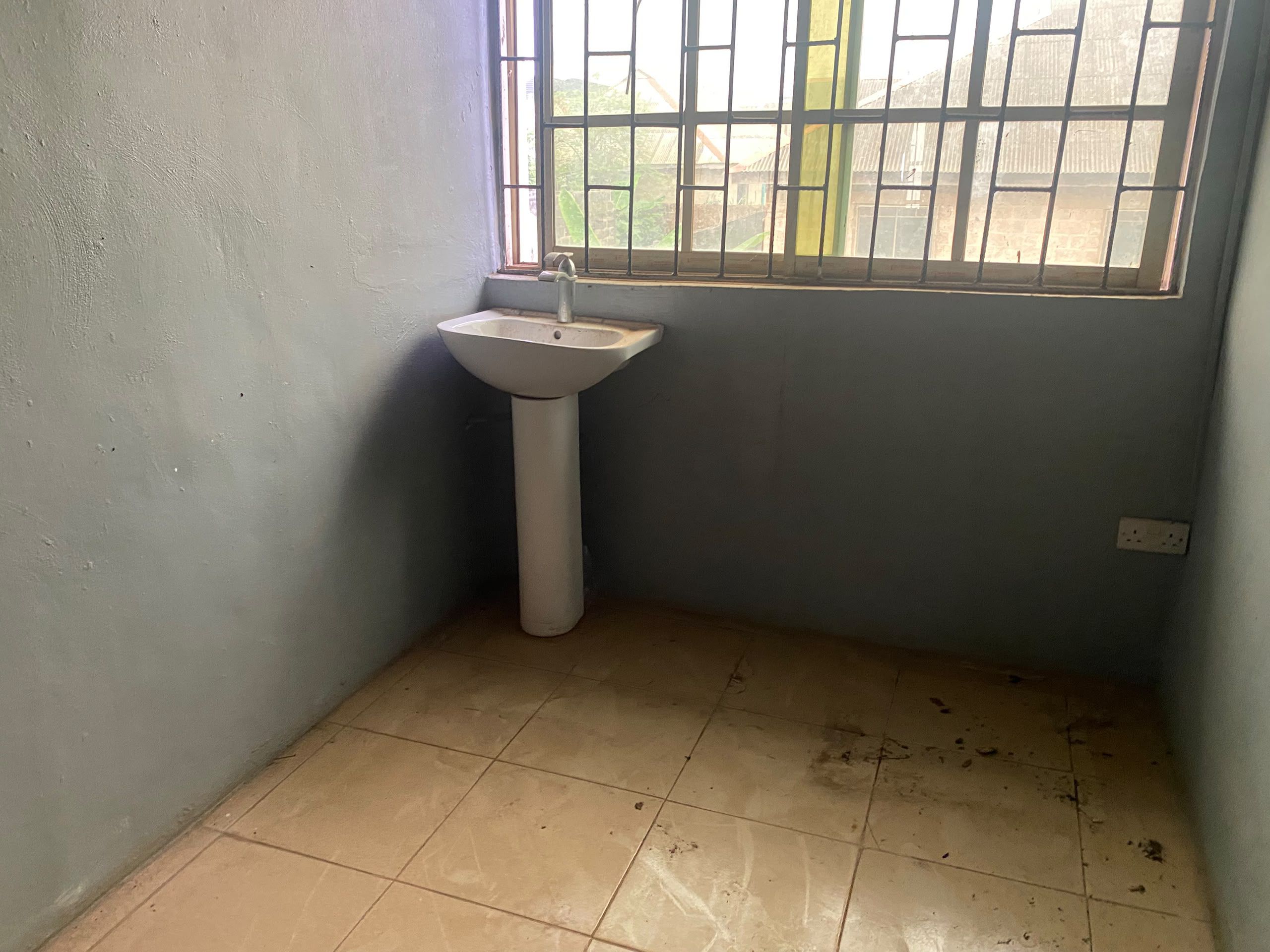 Two Bedroom Flat with Personal Toilet in Each Room in Araromi image 4