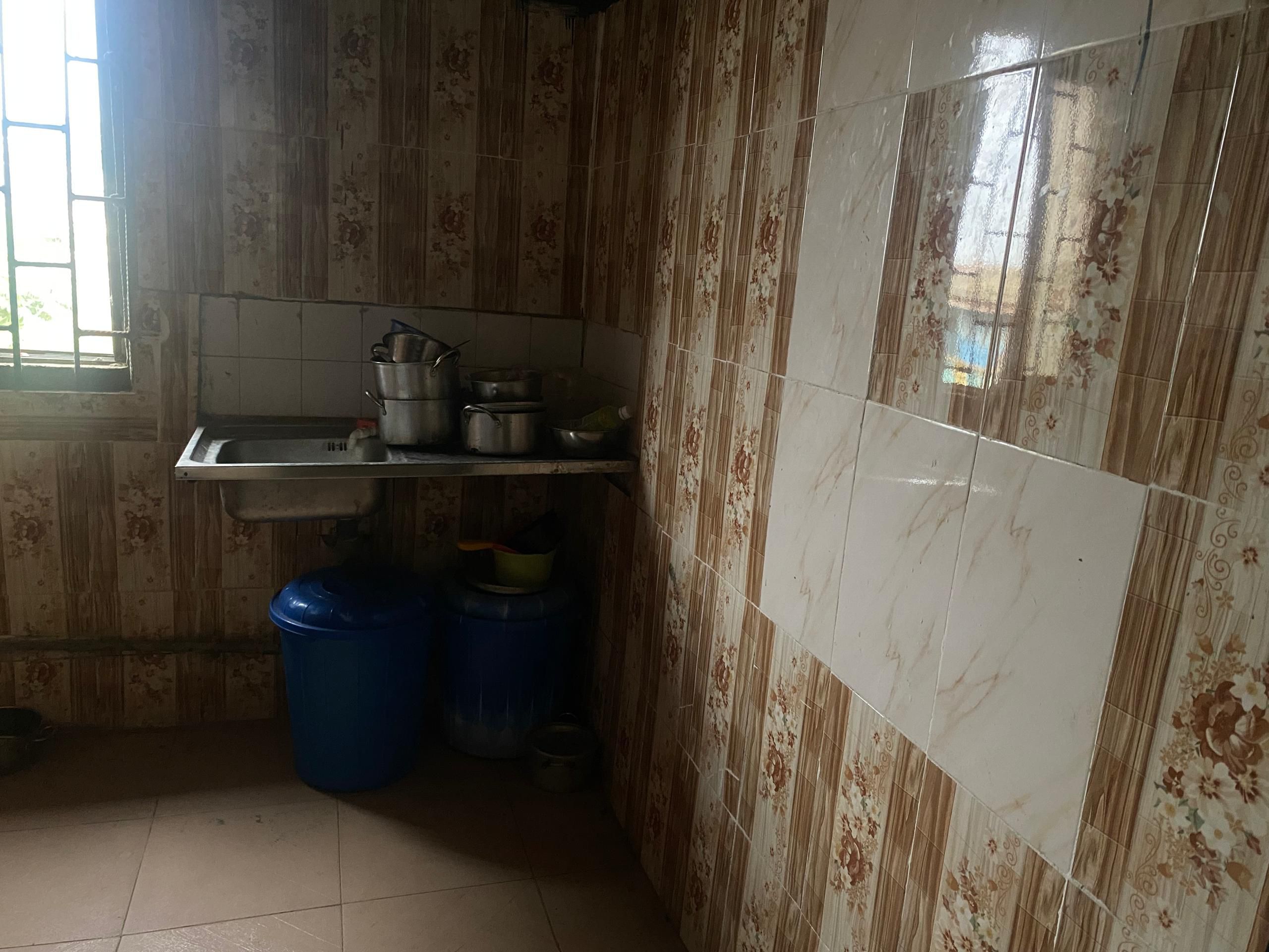 Single Room in a Flat with Shared Toilet and Bathroom in Hospital Road image 2