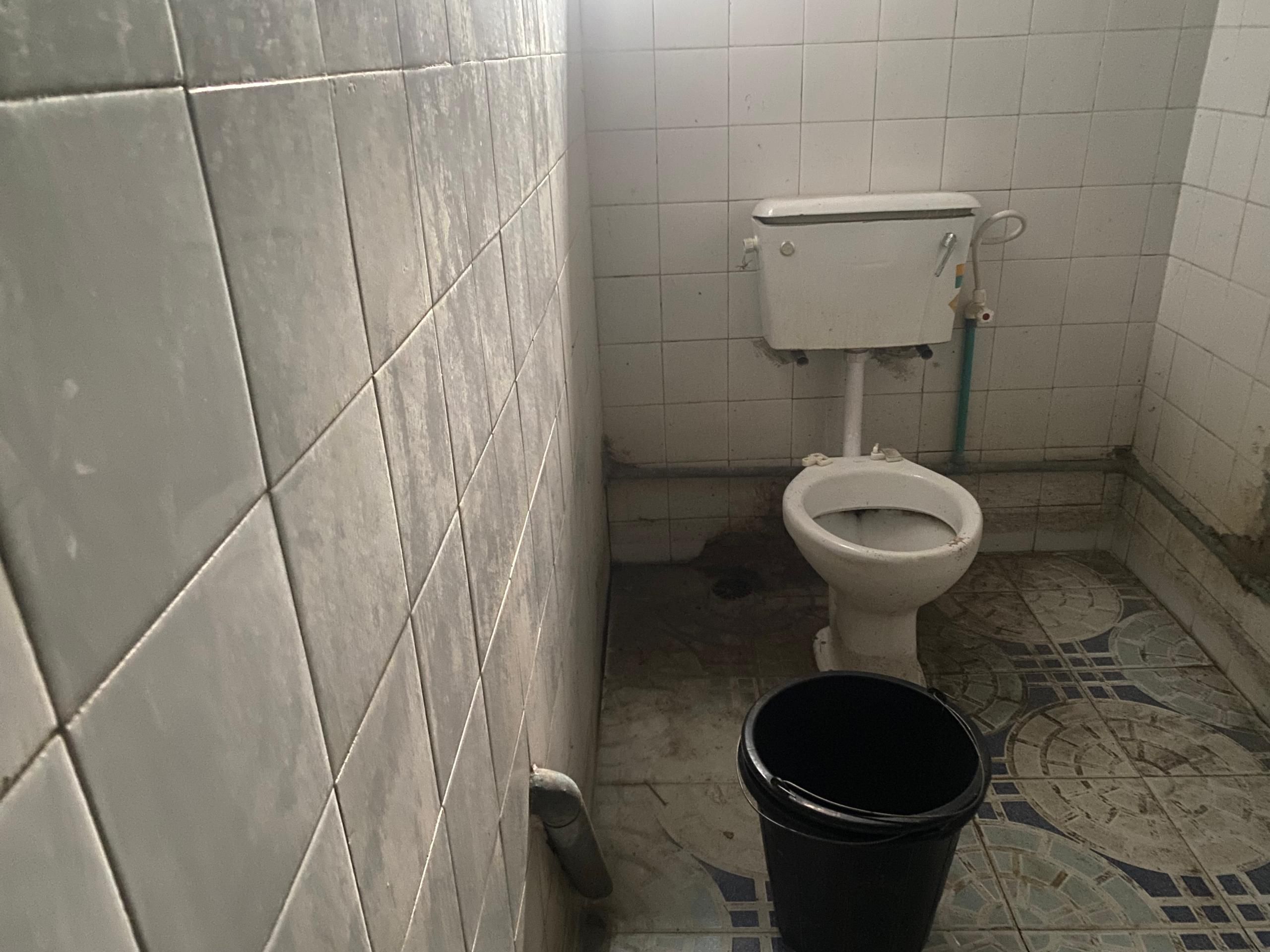 Single Room in a Flat with Shared Toilet and Bathroom in Hospital Road image 3