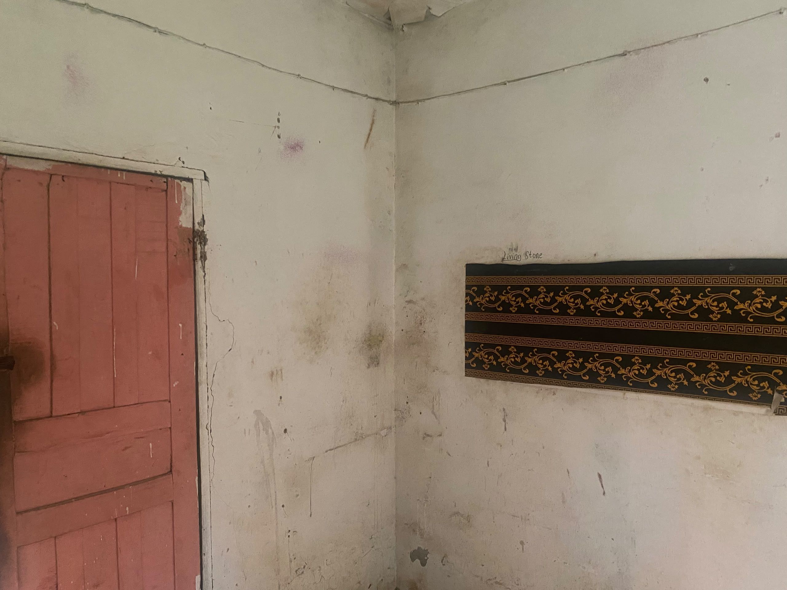 Single Room in a Flat with Shared Toilet and Bathroom in Isale Oko