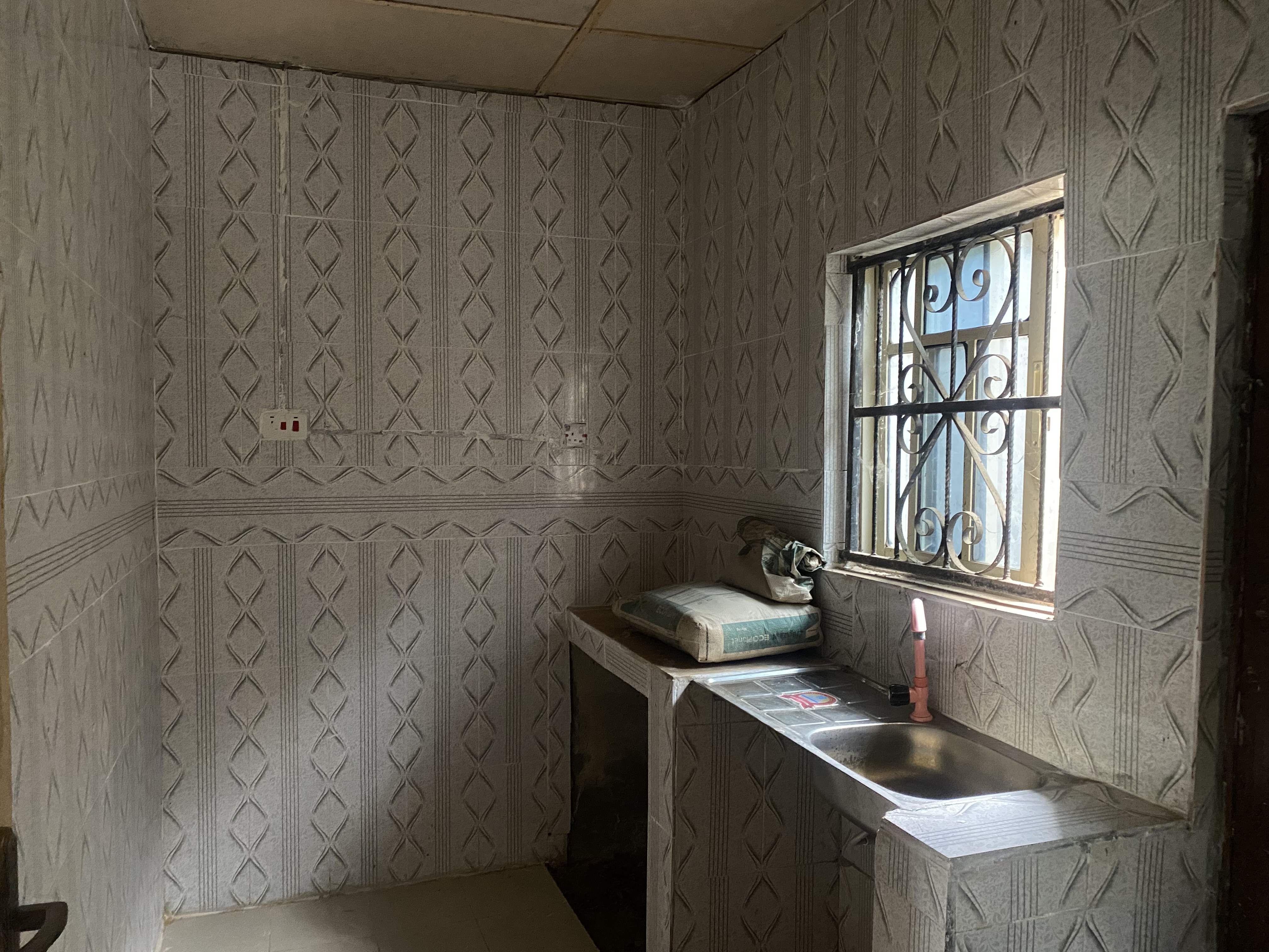 Two Bedroom Flat with Personal Toilet in Each Room in Araromi image 3