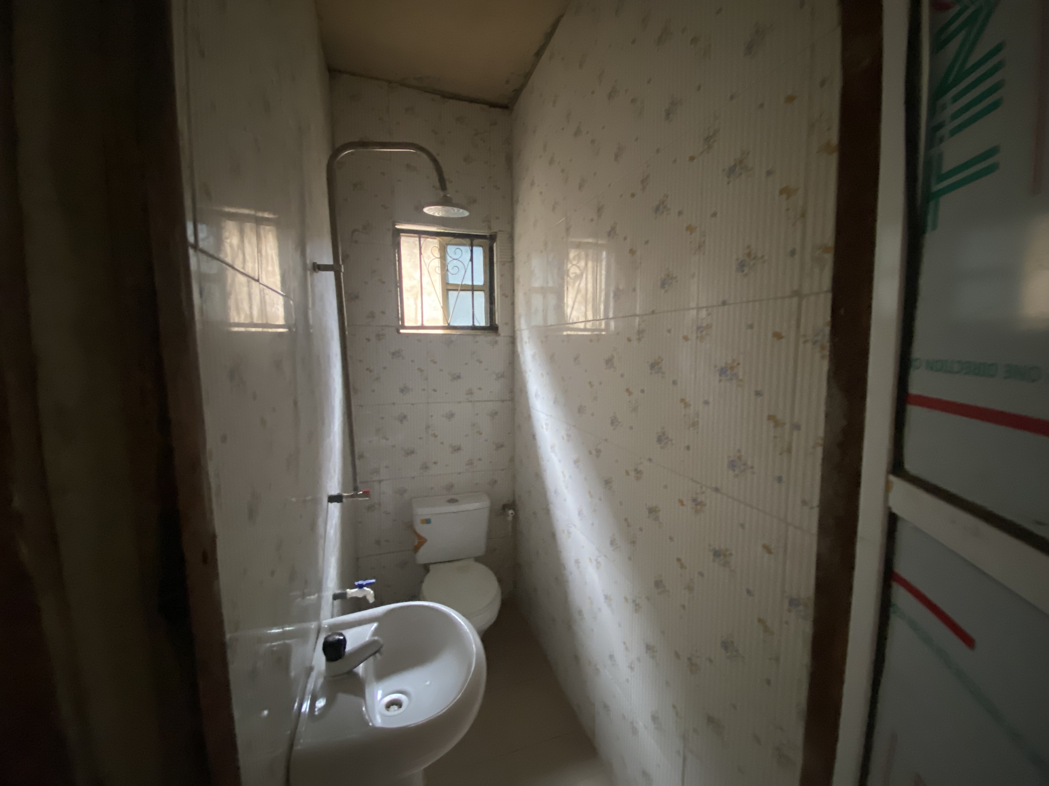 Single Room with Personal Toilet and Bathroom in Araromi image 2